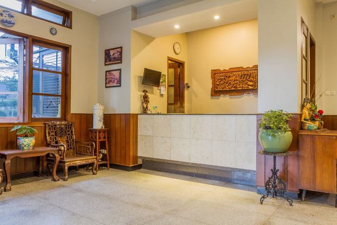 Imagen de los interiores del Hotel RedDoorz near Simpang Dago 2. Foto 19