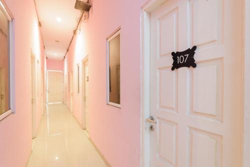 Imagen general del Hotel RedDoorz near Stasiun Palmerah. Foto 6