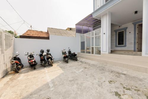 Imagen general del Hotel RedDoorz near Stasiun Palmerah. Foto 11