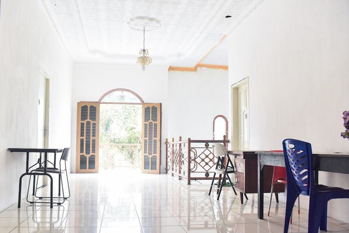 Imagen de los interiores del Hotel RedDoorz near Sultan Hasanuddin Airport 2. Foto 18