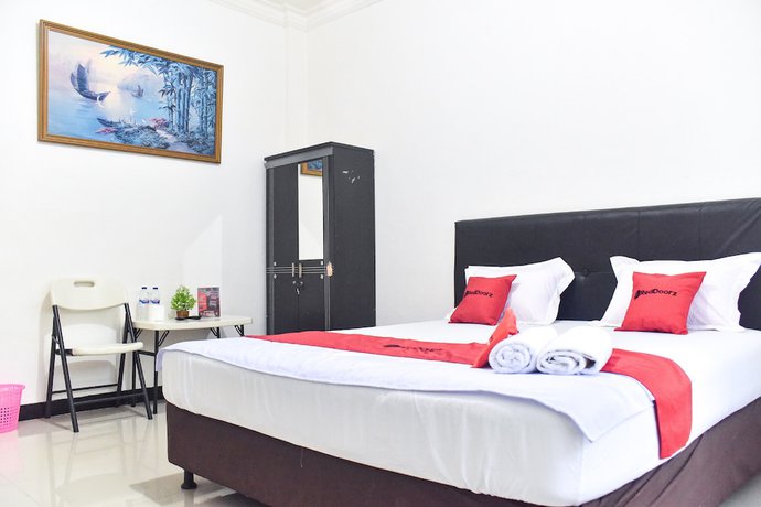 Imagen general del Hotel RedDoorz near Sultan Hasanuddin Airport 2. Foto 1
