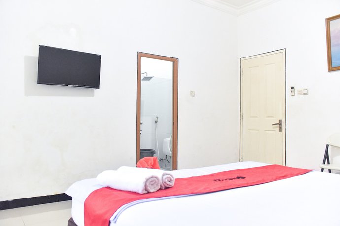 Imagen de la habitación del Hotel RedDoorz near Sultan Hasanuddin Airport 2. Foto 8