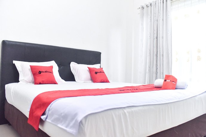 Imagen de la habitación del Hotel RedDoorz near Sultan Hasanuddin Airport 2. Foto 11