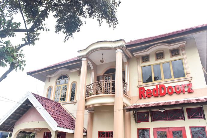 Imagen general del Hotel RedDoorz near Sultan Hasanuddin Airport 2. Foto 3