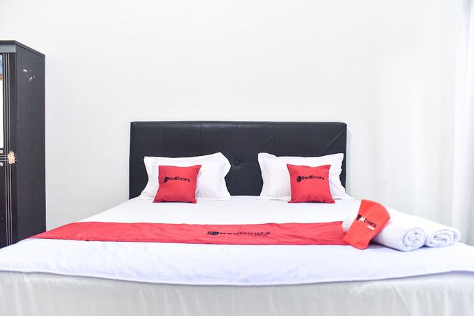 Imagen de la habitación del Hotel RedDoorz near Sultan Hasanuddin Airport 2. Foto 14