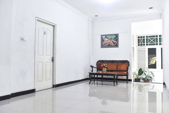 Imagen de los interiores del Hotel RedDoorz near Sultan Hasanuddin Airport 2. Foto 19