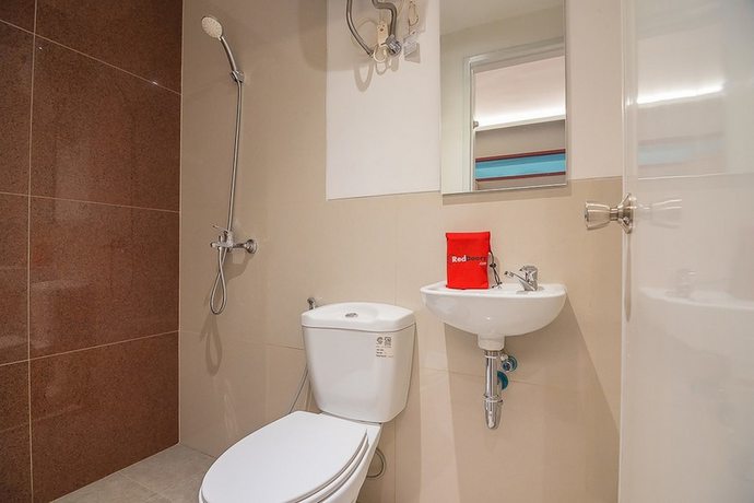 Imagen de la habitación del Hotel RedDoorz near Taman Rejomulyo. Foto 6