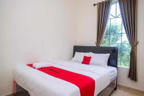 Imagen de la habitación del Hotel RedDoorz near Terminal Bus Purwokerto. Foto 18