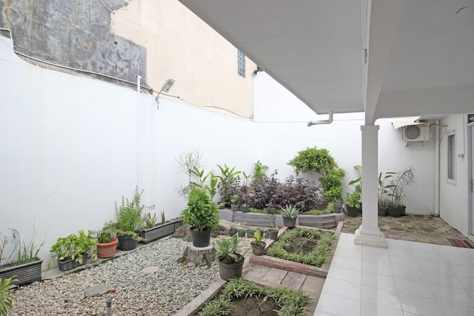 Imagen de los interiores del Hotel RedDoorz near Terminal Tirtonadi. Foto 12