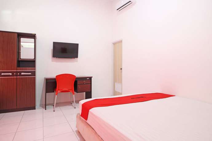 Imagen de la habitación del Hotel RedDoorz near Terminal Tirtonadi. Foto 8
