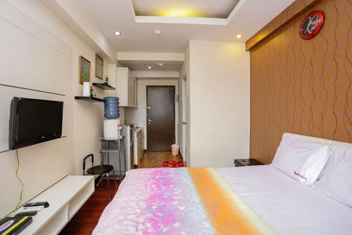Imagen de la habitación del Hotel RedLiving Apartemen The Suites Metro - Mary Tower E. Foto 12