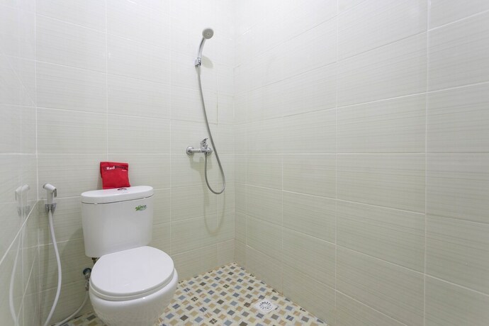 Imagen de la habitación del Hotel Reddoorz @ Boulevard Residence Bsd. Foto 21