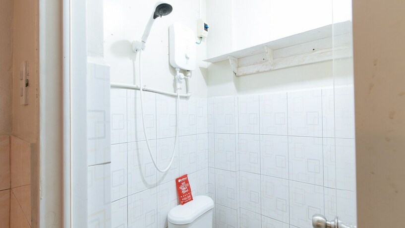 Imagen de la habitación del Hotel Reddoorz @ Chipeco Avenue Calamba. Foto 26