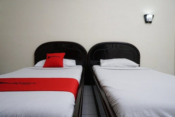 Imagen de la habitación del Hotel Reddoorz @ Cipaku. Foto 4