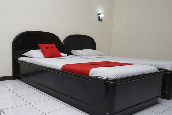 Imagen de la habitación del Hotel Reddoorz @ Cipaku. Foto 10
