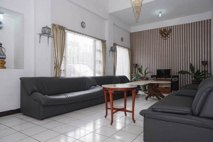 Imagen de los interiores del Hotel Reddoorz @ Cipaku. Foto 12