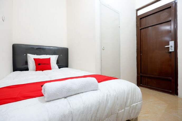 Imagen de la habitación del Hotel Reddoorz Near Akademi Kepolisian Semarang. Foto 13