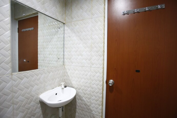 Imagen de la habitación del Hotel Reddoorz Near Cilandak Town Square. Foto 21