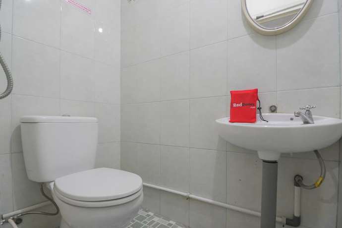 Imagen de la habitación del Hotel Reddoorz Near Gajah Mada Pontianak. Foto 7