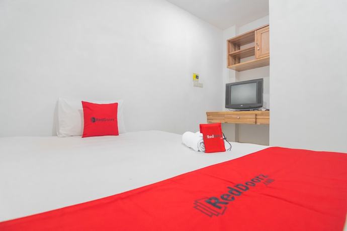 Imagen de la habitación del Hotel Reddoorz Near Gajah Mada Pontianak. Foto 10