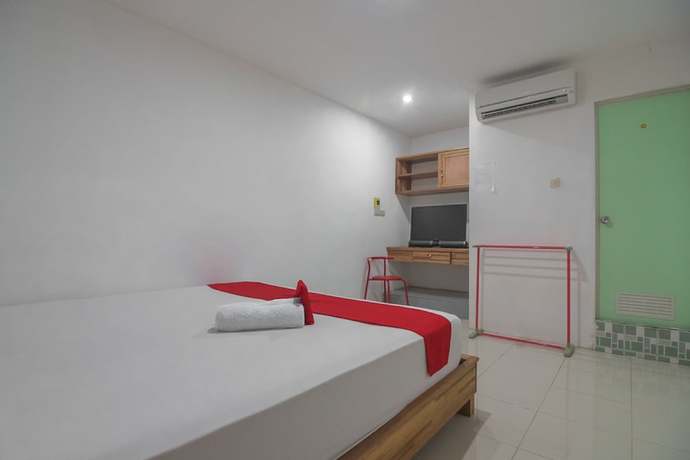 Imagen de la habitación del Hotel Reddoorz Near Gajah Mada Pontianak. Foto 11