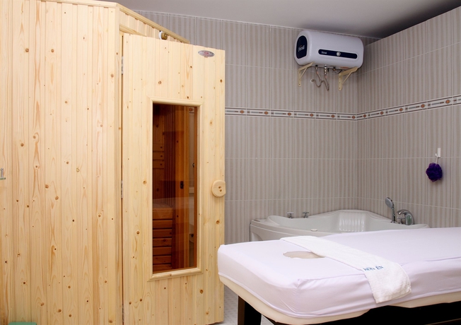 Imagen de los interiores del Hotel Reddoorz Near Gia Dinh Park. Foto 11
