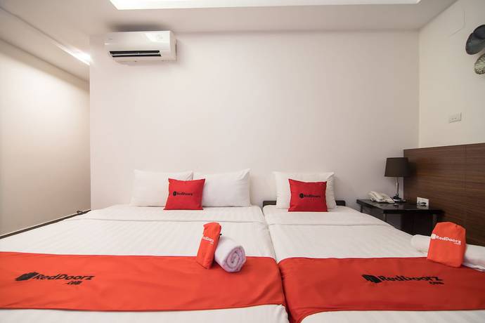 Imagen de la habitación del Hotel Reddoorz Near Giap Bat. Foto 9
