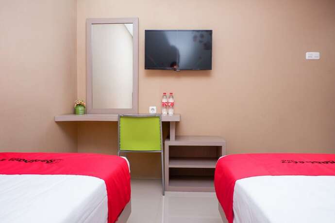 Imagen de la habitación del Hotel Reddoorz Near Java Supermall Semarang. Foto 7