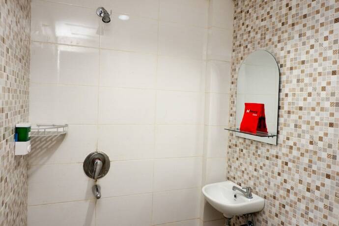 Imagen de la habitación del Hotel Reddoorz Near Java Supermall Semarang. Foto 10
