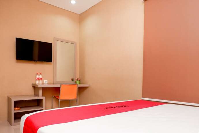 Imagen de la habitación del Hotel Reddoorz Near Java Supermall Semarang. Foto 11