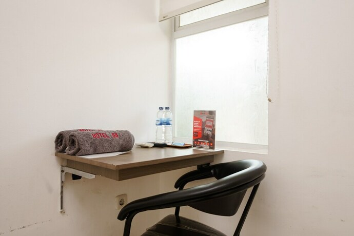 Imagen de la habitación del Hotel Reddoorz Near Jembatan Siti Nurbaya Padang. Foto 17