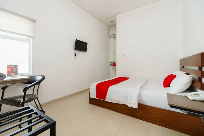 Imagen de la habitación del Hotel Reddoorz Near Jembatan Siti Nurbaya Padang. Foto 18