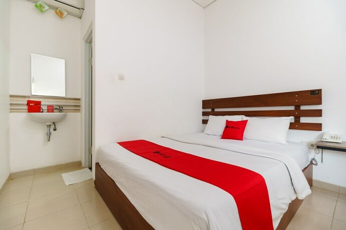 Imagen de la habitación del Hotel Reddoorz Near Jembatan Siti Nurbaya Padang. Foto 19