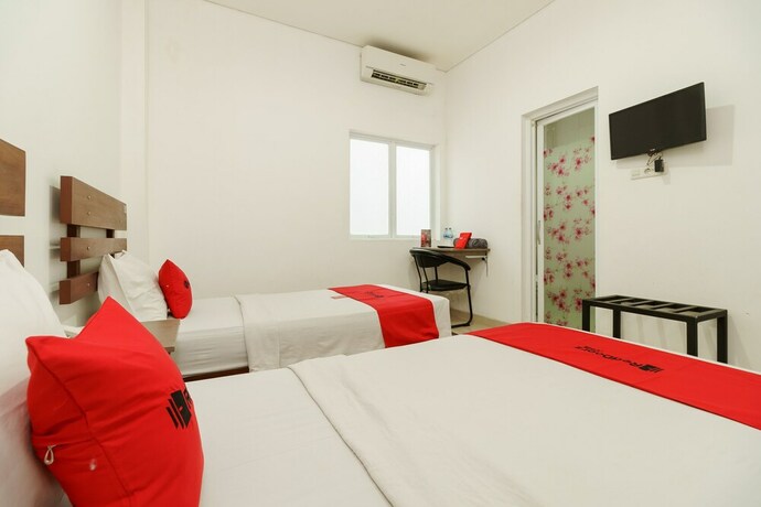Imagen de la habitación del Hotel Reddoorz Near Jembatan Siti Nurbaya Padang. Foto 20
