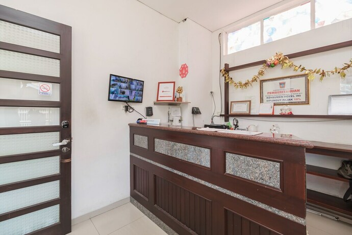 Imagen de los interiores del Hotel Reddoorz Near Jembatan Siti Nurbaya Padang. Foto 28
