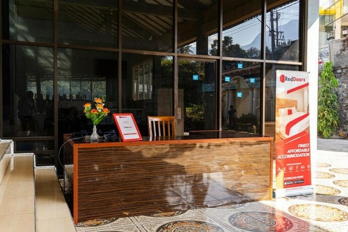 Imagen de los interiores del Hotel Reddoorz Near Jimbaran Market Bandungan. Foto 34