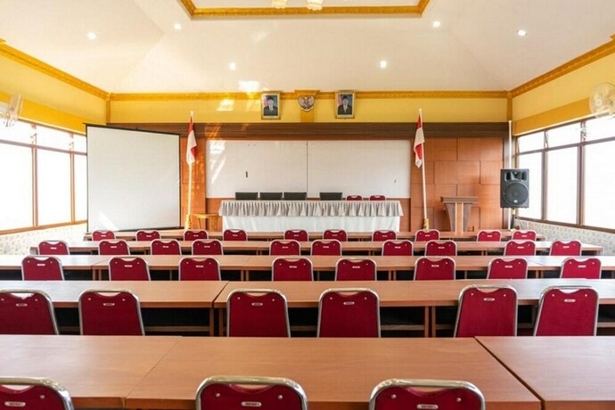 Imagen de los interiores del Hotel Reddoorz Near Jimbaran Market Bandungan. Foto 35