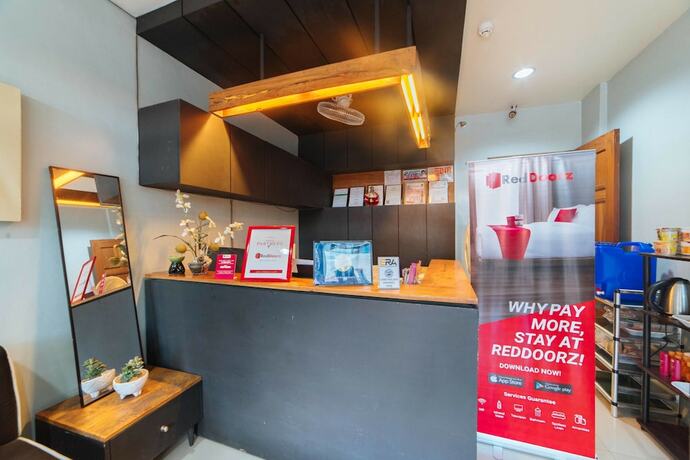 Imagen general del Hotel Reddoorz Near New Government Center. Foto 3