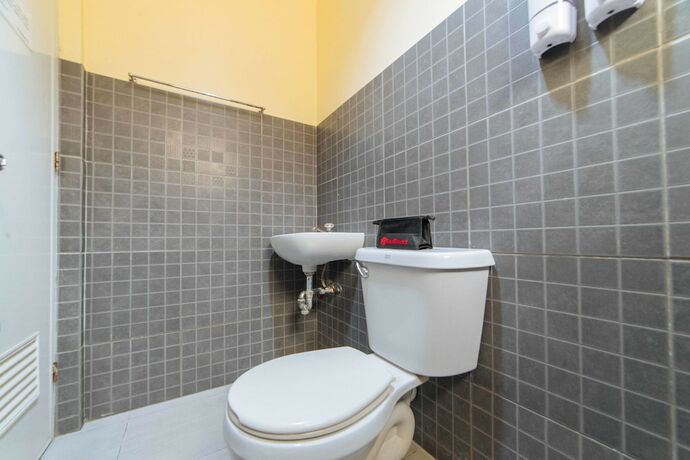 Imagen general del Hotel Reddoorz Near New Government Center. Foto 10