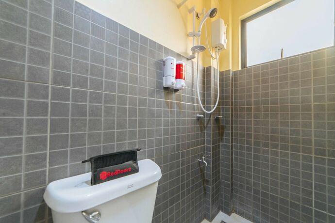 Imagen general del Hotel Reddoorz Near New Government Center. Foto 14