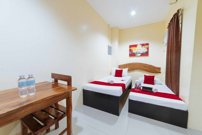 Imagen de la habitación del Hotel Reddoorz Near New Government Center. Foto 18