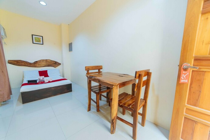 Imagen de la habitación del Hotel Reddoorz Near New Government Center. Foto 21