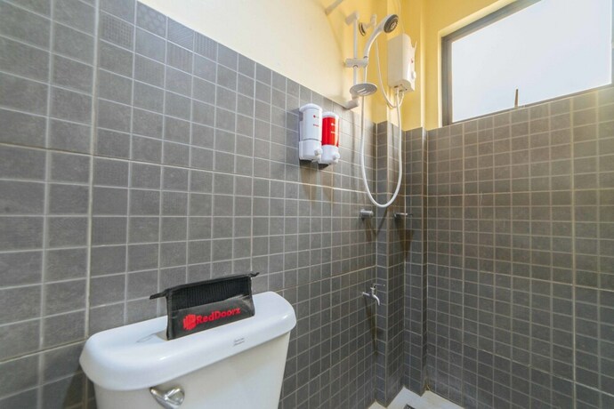 Imagen de la habitación del Hotel Reddoorz Near New Government Center. Foto 30