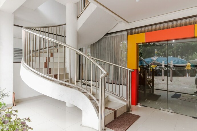 Imagen general del Hotel Reddoorz Near Rsu Suaka Insan. Foto 7