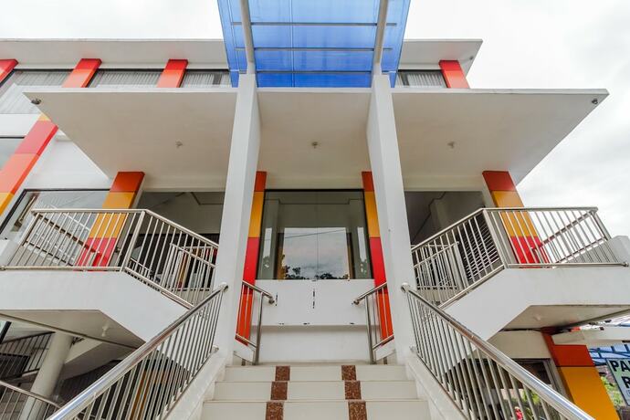 Imagen general del Hotel Reddoorz Near Rsu Suaka Insan. Foto 15