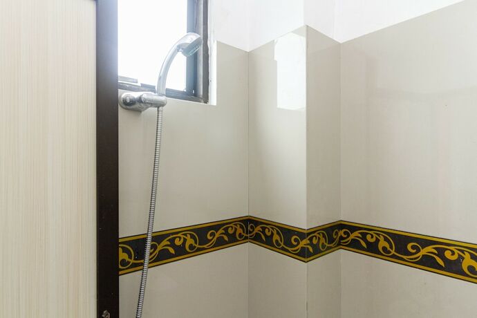 Imagen general del Hotel Reddoorz Near Rsu Suaka Insan. Foto 16