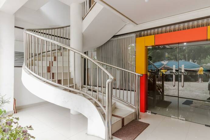 Imagen general del Hotel Reddoorz Near Rsu Suaka Insan. Foto 17