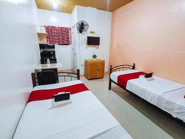 Imagen general del Hotel Reddoorz Near Sgm Condotel Villa Beach Iloilo. Foto 3