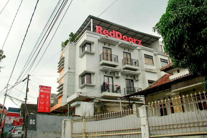 Imagen general del Hotel Reddoorz Near Telkom Corporate University. Foto 1