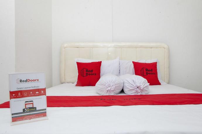 Imagen de la habitación del Hotel Reddoorz Near Telkom Corporate University. Foto 8